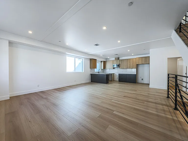 Never Before Lived in Luxury Townhomes 2 Blocks from WeHo! — Photo 28