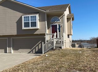 3915 SW Chartwell Ct, Lees Summit, MO 64082