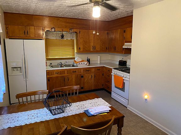 4th image of 1353 Birch Ave