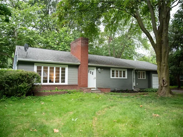 119 Oakridge Dr, Rochester, NY 14617