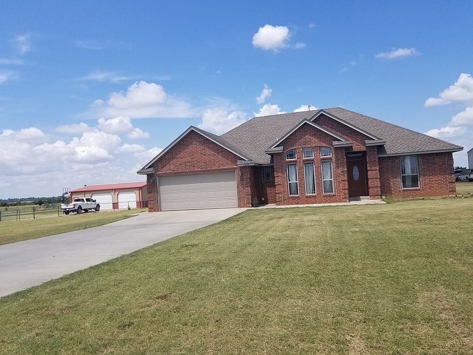 1805 sq. Ft.  Sodded yard , 