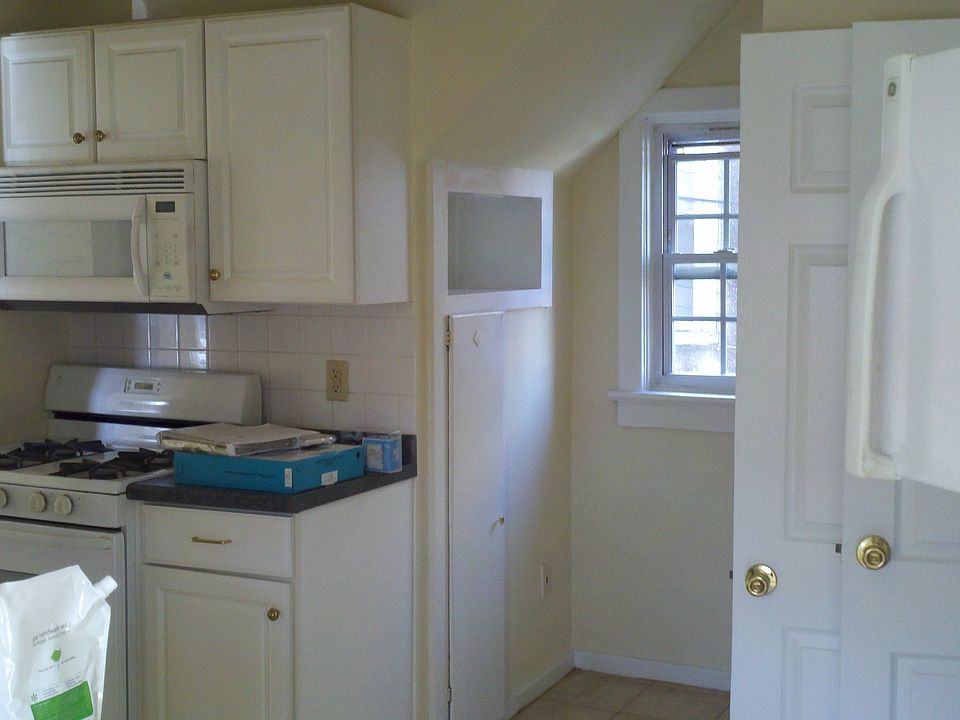 Eat-in Kitchen