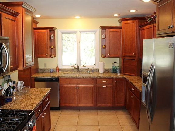5th image of 605 Bay View Dr