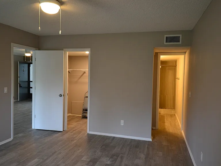 135 W Cypress Ct — Photo 19