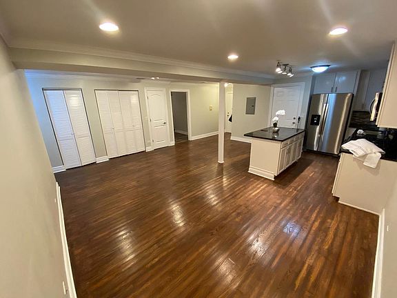 3rd image of 2640 W Granville Ave APT 1E