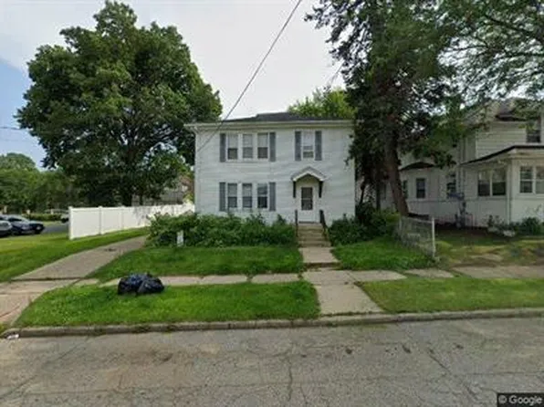 1021 67th St #3, Kenosha, WI 53143