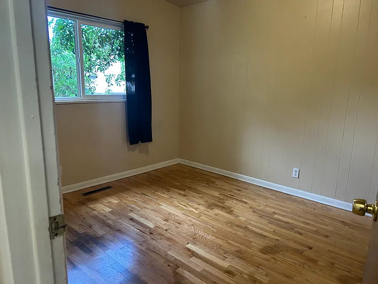 819 E Hills Rd — Photo 17