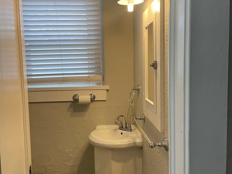 1015 Ford St #4 — Photo 2