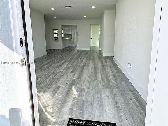 3rd image of 3285 NW 13th St