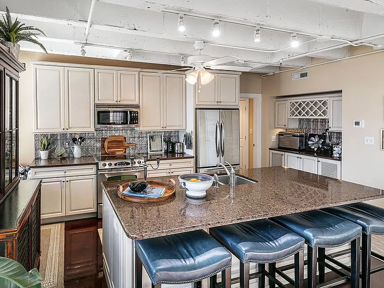 535 Locust St #303 — Photo 9