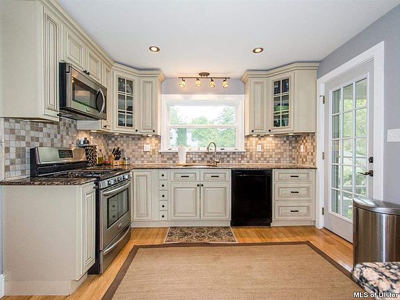 4th image of 743 Lucas Avenue Ext