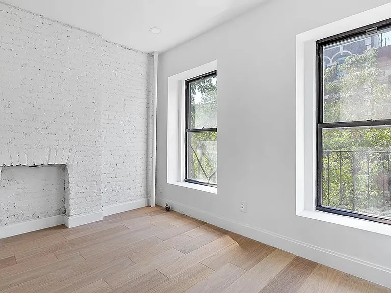 335 E 13th St #11 — Photo 4