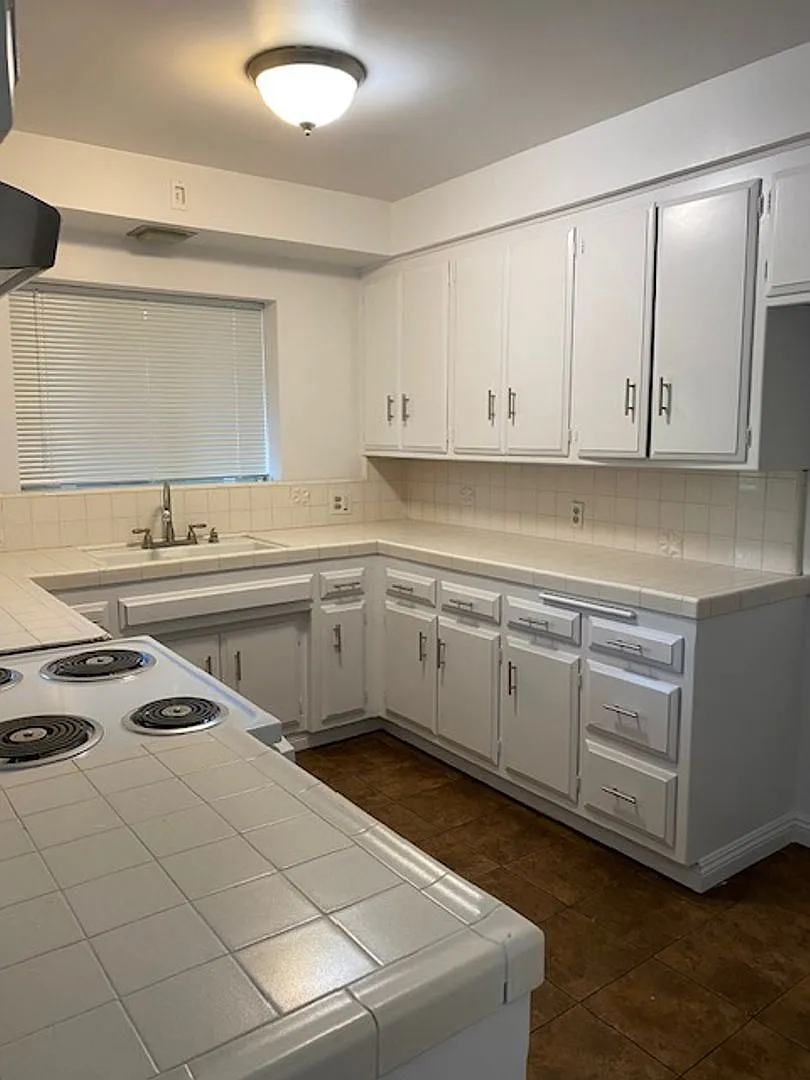 503 Fairview — Photo 3