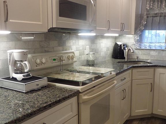 3rd image of 2405 Smiths Ln