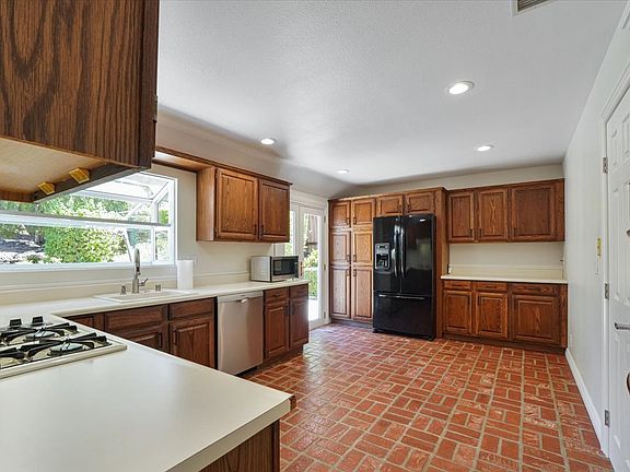 4th image of 1405 Calle Avellano