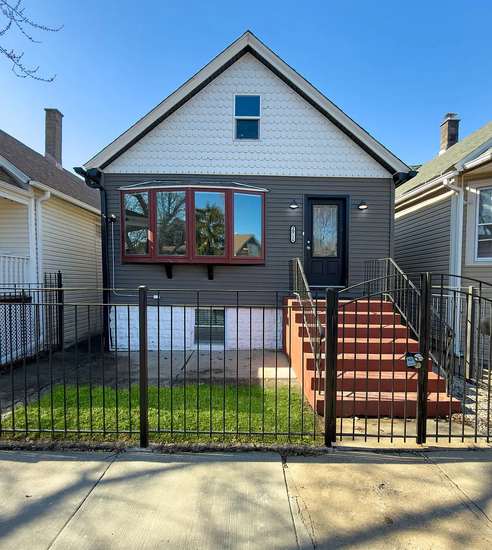 10726 S Mackinaw Ave photo 1