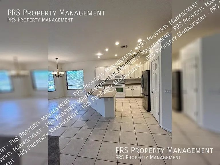 8003 W Clara Ln — Photo 7