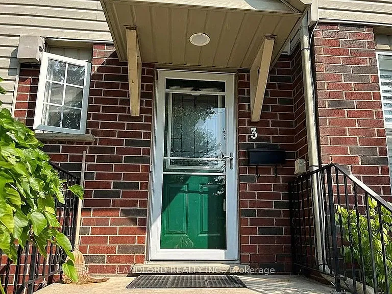 26 Poplar Dr #3 — Photo 2