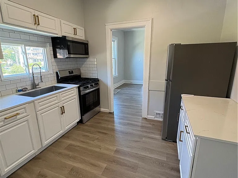 155 Lafayette Ave — Photo 23