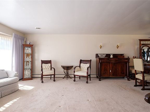3rd image of 1334 Woodcliffe Dr