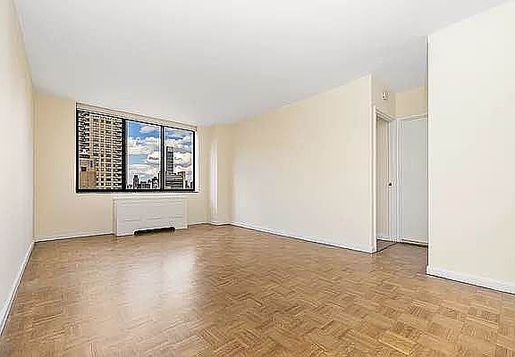 5th image of 245 E 44th St APT 21A