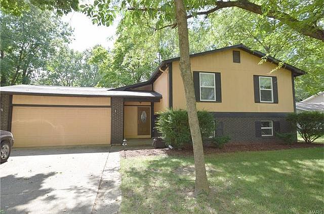 1st image of 16 Dogwood Ln