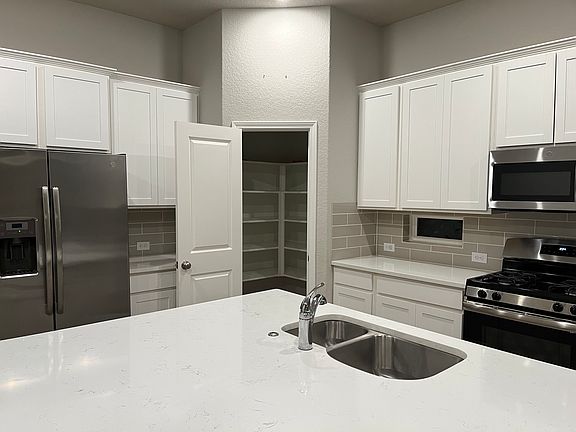 3rd image of 8739 Shady Mountain