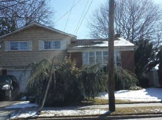 94 Cedar Rd, Westbury, NY 11590