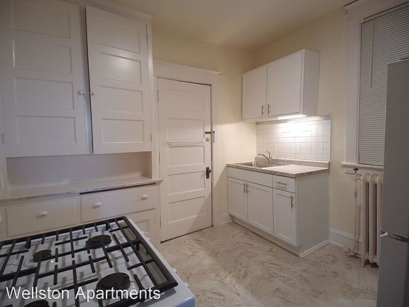 2nd image of 3059 N Maryland Ave #9965149