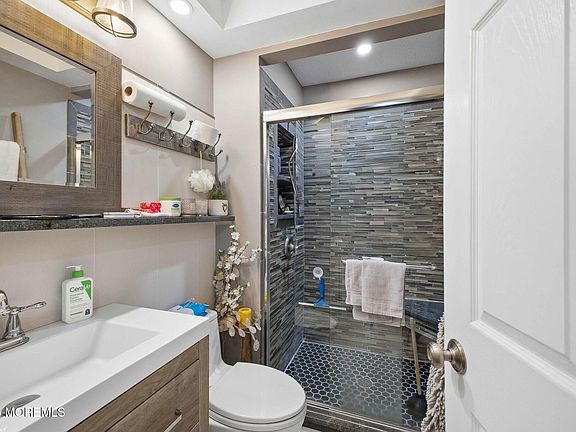 4th image of 243 Wycoff Way W #243