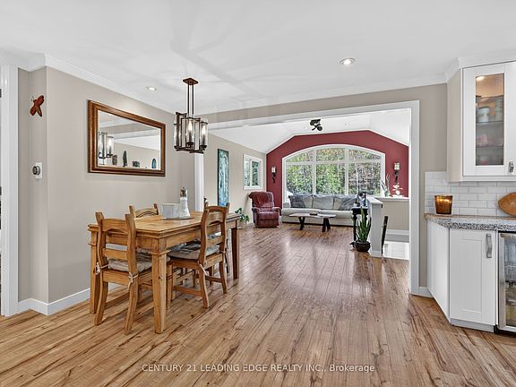 5th image of 2996 Moynes Rd