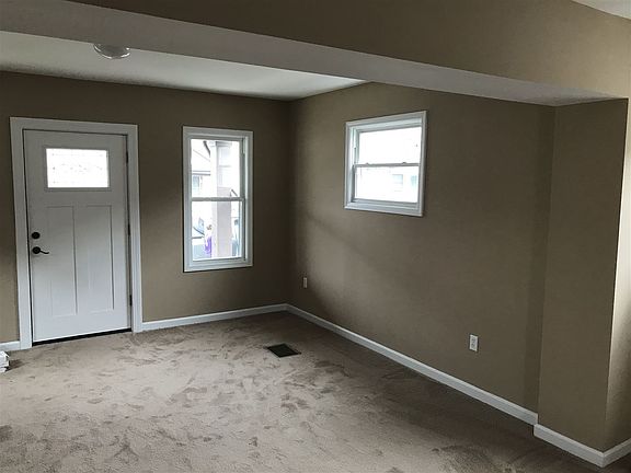 5th image of 2740 Dakota Ave
