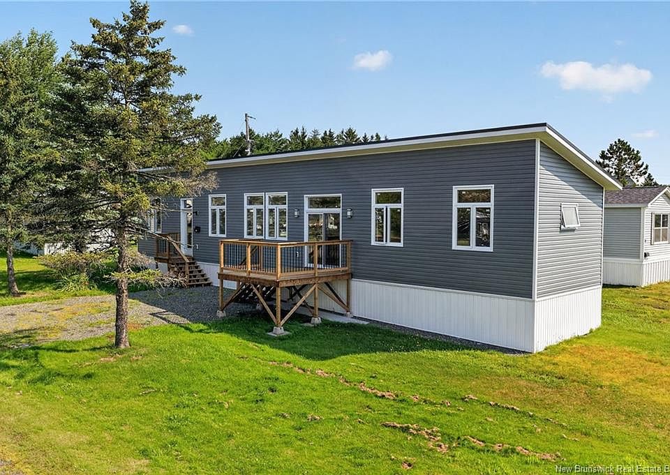 1st image of 15 Carolyn Cres