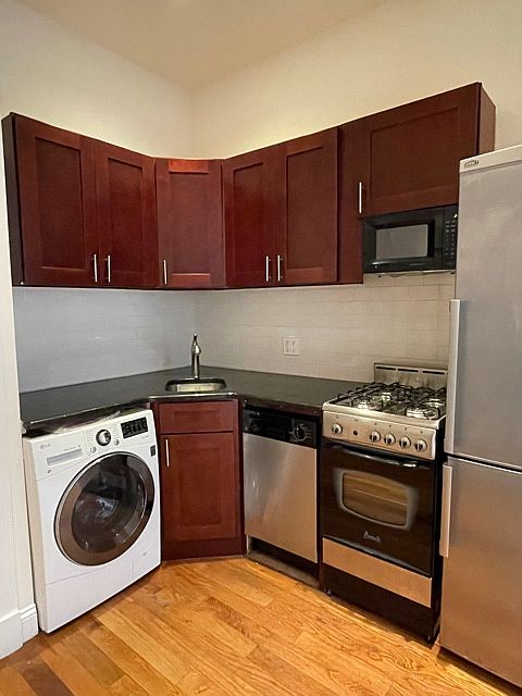 1st image of 420 E 89th St APT 1C