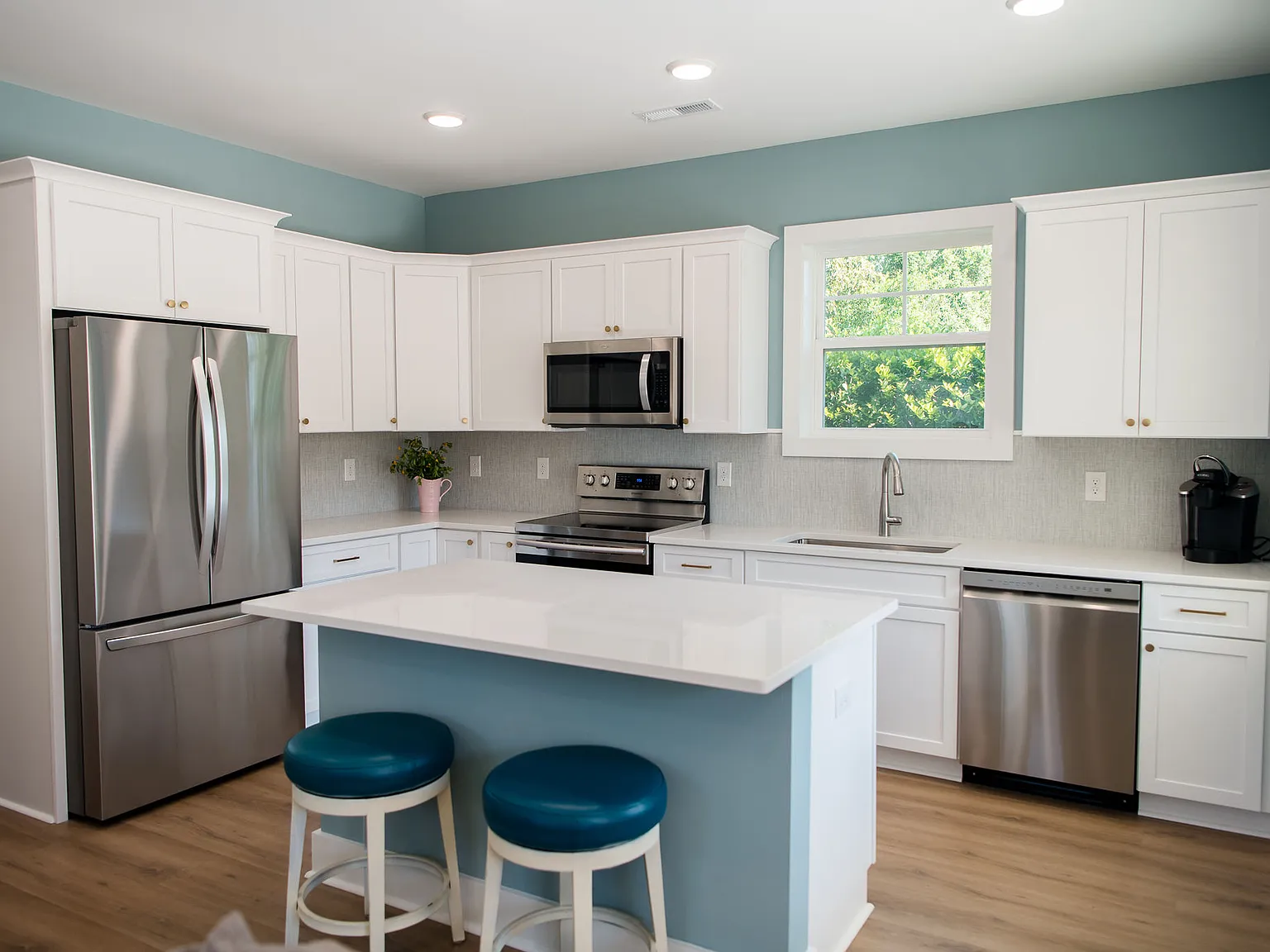 2 bed, 900 sqft, $2,500 — Photo 2
