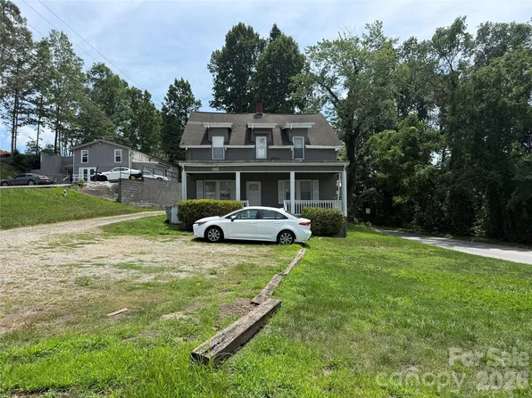 808 Harrisburg Dr SW, Lenoir, NC 28645
