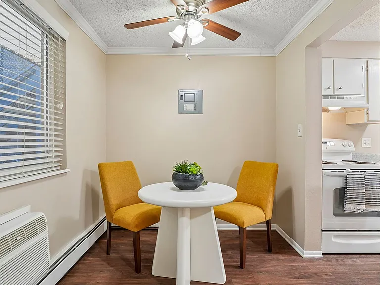 Lorinda Apartments — Photo 14