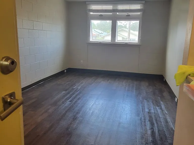 Riverside Apartments — Photo 5