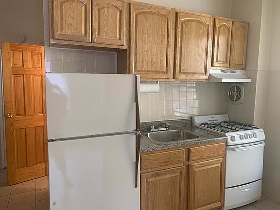 2nd image of 2268 43rd St APT 1