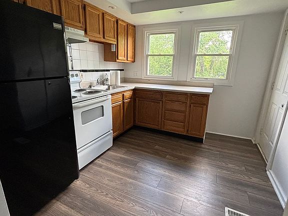 2nd image of 102-104 Linn Ave #102