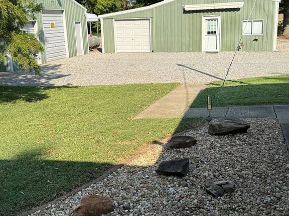 4th image of 654 County Road 1100 N
