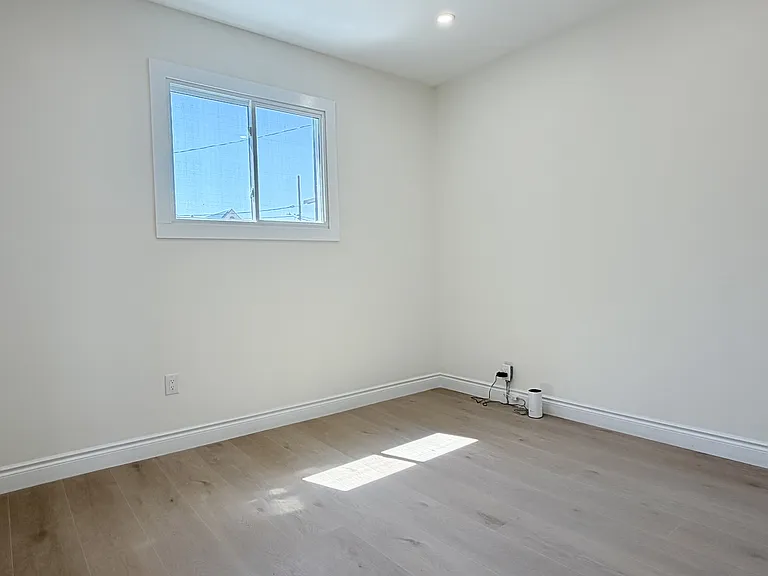 691 Ouellette Ave #4 — Photo 9