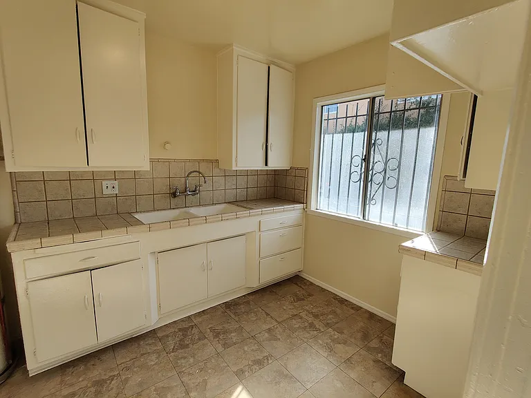9310 Holmes Ave #3/4 — Photo 7
