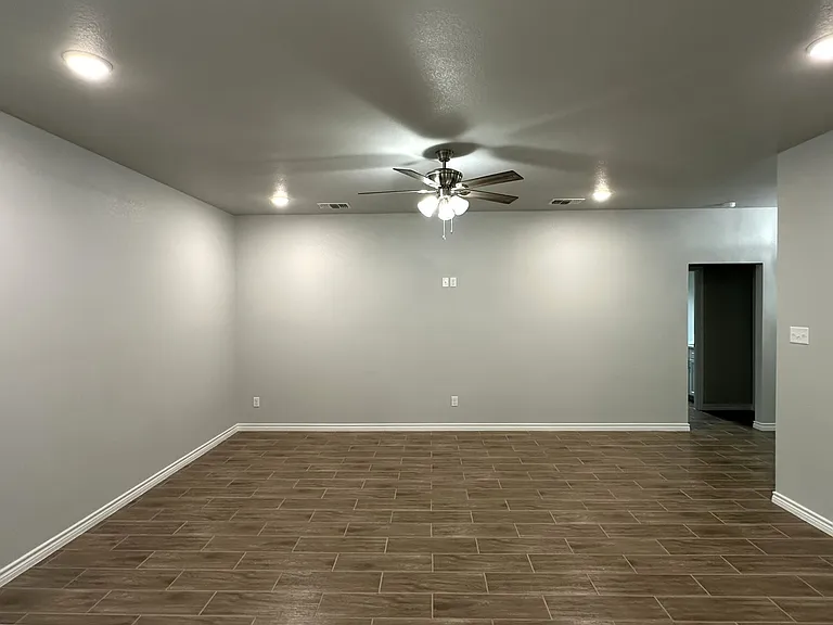 5202 White Rose Dr — Photo 16