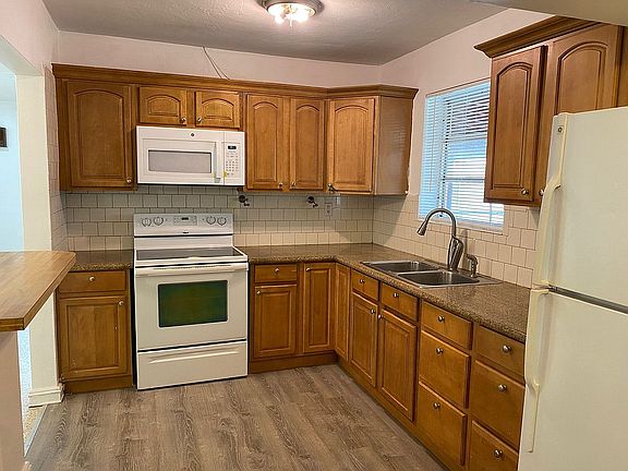 3rd image of 4340 NW 169th Ter