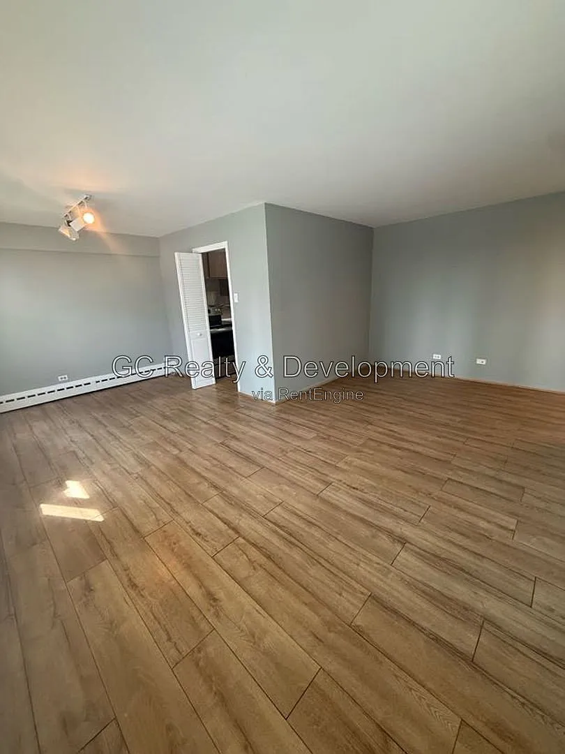 1 bed, 1.0 bath, 845 sqft, $1,900 — Photo 3