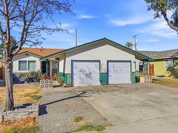 2nd image of 1643 Stardust Ct