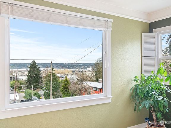 3rd image of 247 S Yantic Avenue