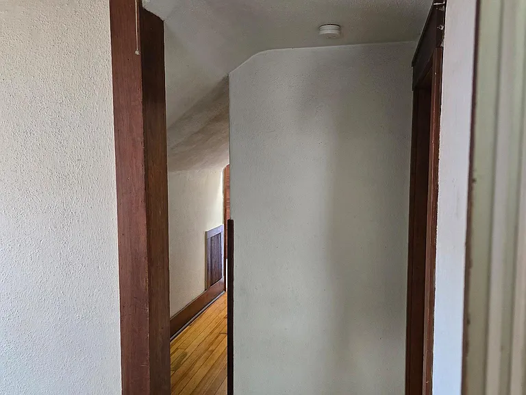W Laurel St — Photo 3