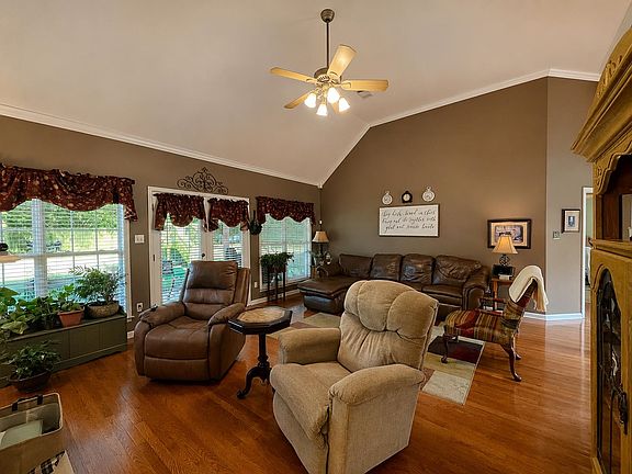 5th image of 220 Country Side Dr